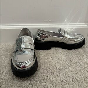 Rouge Helium Metallic Silver Loafers